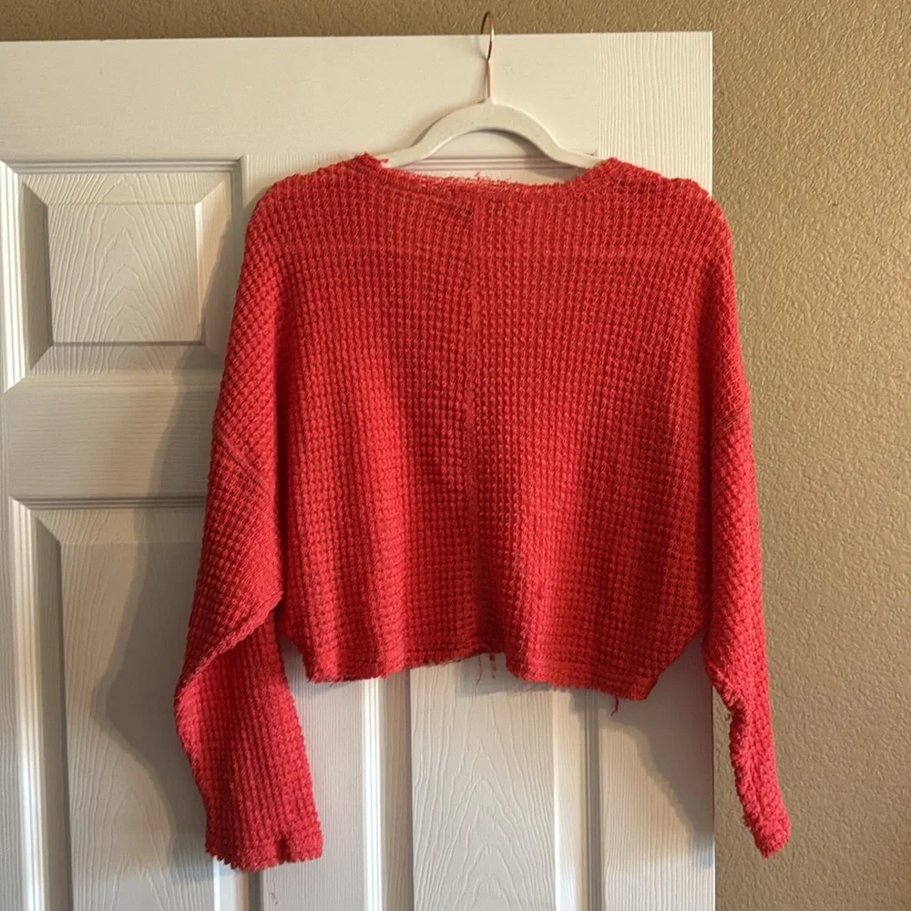 Urban Outfitters Waffle Knit V-Neck Lightweight Sweater / Cropped Long Sleeve